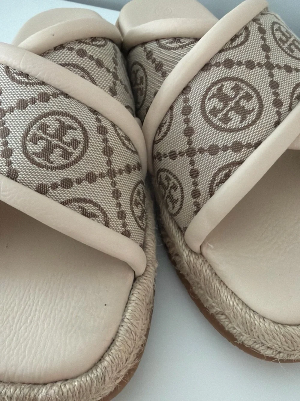 Tory Burch Neutral Beige Logo Cross-Over Slide Sandals